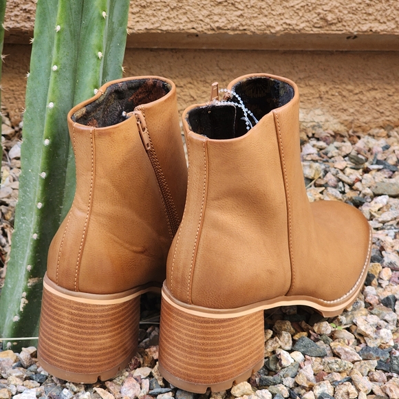 KORKS Gorgeous Burnished Finish Women's Tan Chandler Comfort Bootie Size 9 - Picture 5 of 8